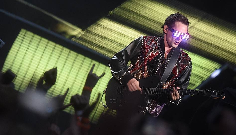Muse во главе с Мэттью Беллами привезла в Москву шоу, на которое всем остальным группам остается только равняться