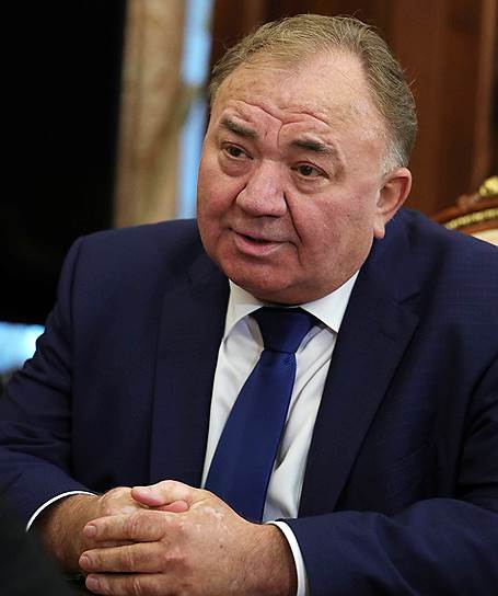 Как и его предшественники в должности главы Ингушетии, Махмуд-Али Калиматов носил погоны, но в итоге оказался «профессионально ближе к гражданской деятельности»