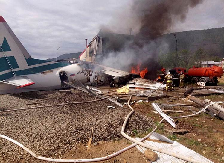Ан-24 сгорел после посадки