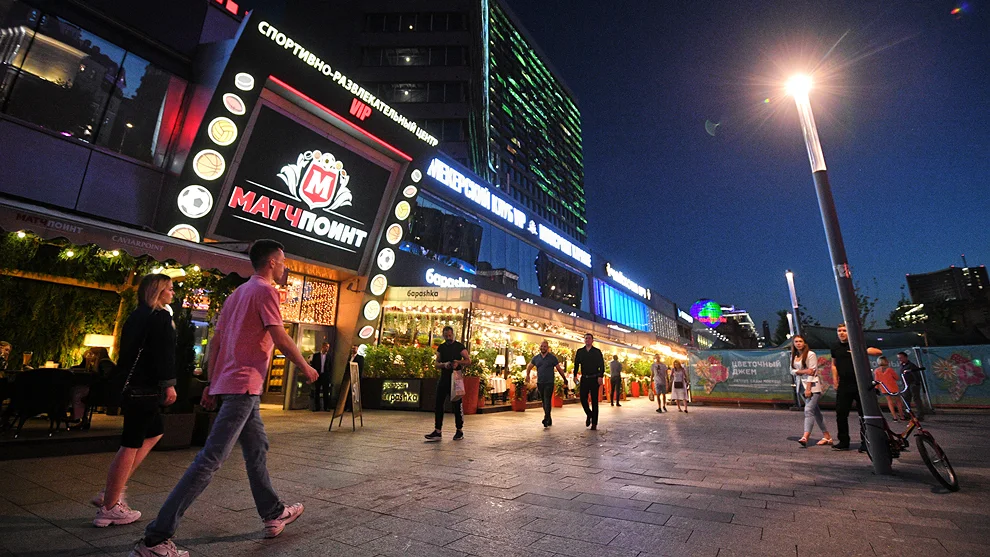 Ритейл москва. Street Retail Москва. Новый Арбат Street Retail. Стрит-Ритейл в центре. Стрит Ритейл торговый центр.