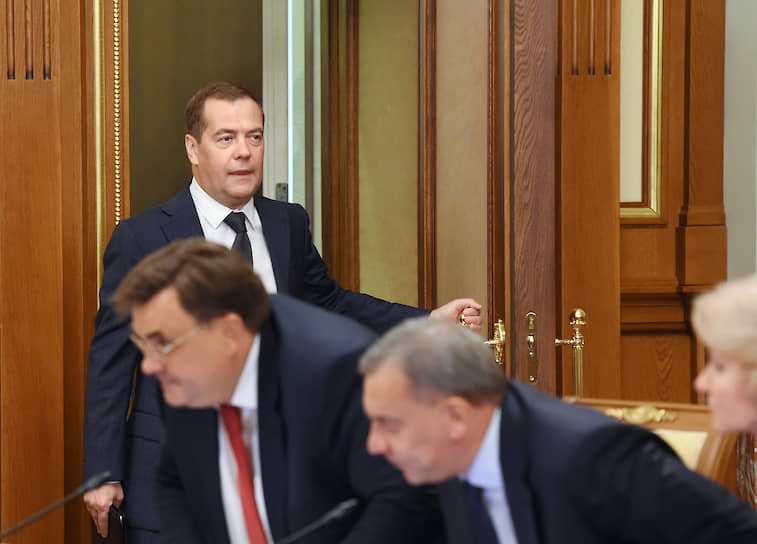 Правительство под руководством Дмитрия Медведева открывает возможность использовать ФНБ во благо экспортно ориентированной индустрии