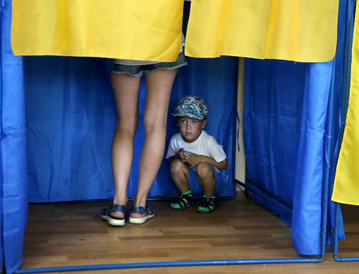 Победившая на внеочередных парламентских выборах партия «Слуга народа» обещает, что новое поколение украинцев увидит другую страну