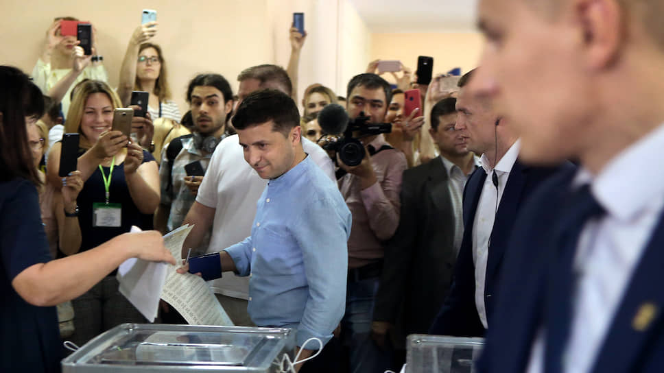 Для Владимира Зеленского внеочередные парламентские выборы на Украине стали продолжением его триумфа на президентских выборах