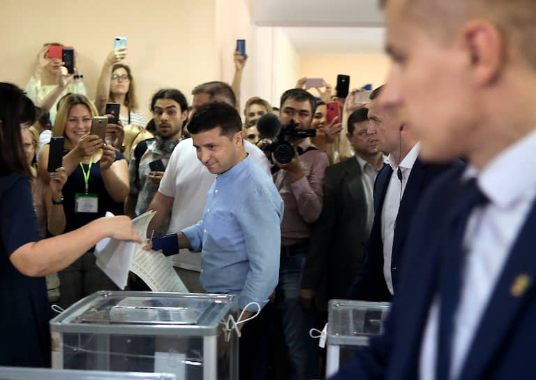 Для Владимира Зеленского внеочередные парламентские выборы на Украине стали продолжением его триумфа на президентских выборах