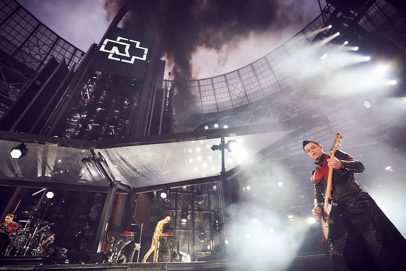 На фоне грандиозного шоу Rammstein потерялись все прочие стадионные гастролеры этого лета