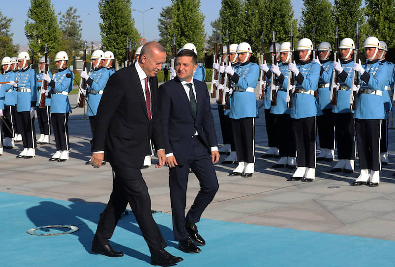 Президенты Турции и Украины Реджеп Тайип Эрдоган (слева) и Владимир Зеленский