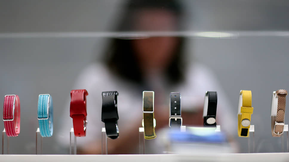 Почему «умные» браслеты продаются лучше часов