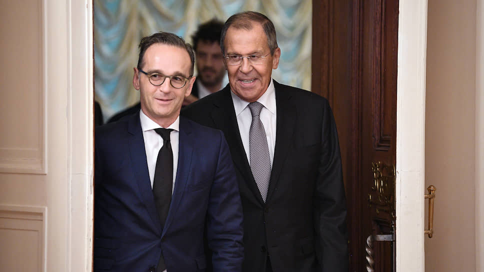 После переговоров с Сергеем Лавровым (справа) глава МИД Германии Хайко Маас дал понять, что видит окно возможностей для урегулирования, открывшееся после смены власти на Украине