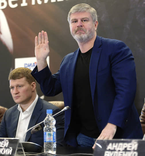 Андрей Рябинский (справа) уверен в том, что лучший российский супертяжеловес Александр Поветкин (слева) подошел к очередному бою в хорошей форме