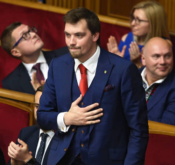 Верховная рада утвердила на пост главы правительства 35-летнего Алексея Гончарука, ставшего самым молодым премьером в истории страны