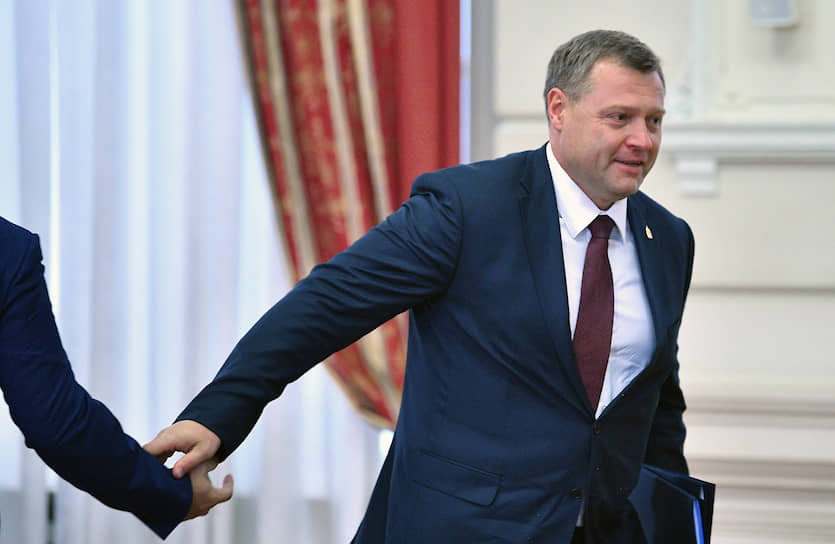 Врио губернатора Астраханской области Игорю Бабушкину, назначенному всего за три месяца до выборов, протянули руку помощи