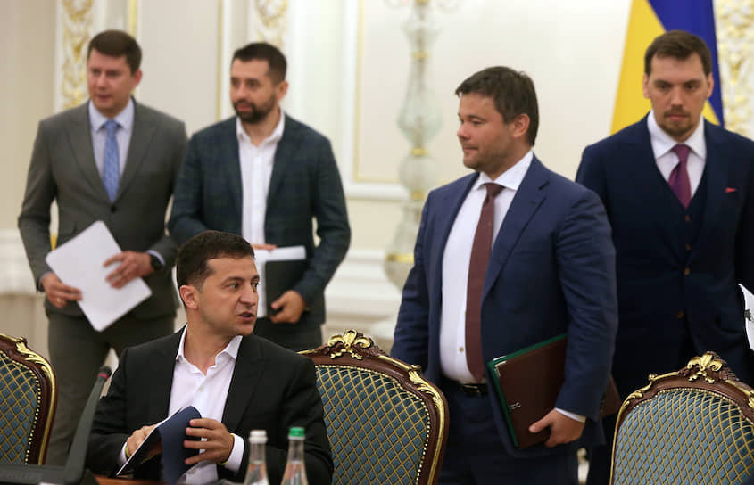 Слева направо: президент Украины Владимир Зеленский, глава администрации президента Украины Андрей Богдан и премьер-министр Украины Алексей Гончарук