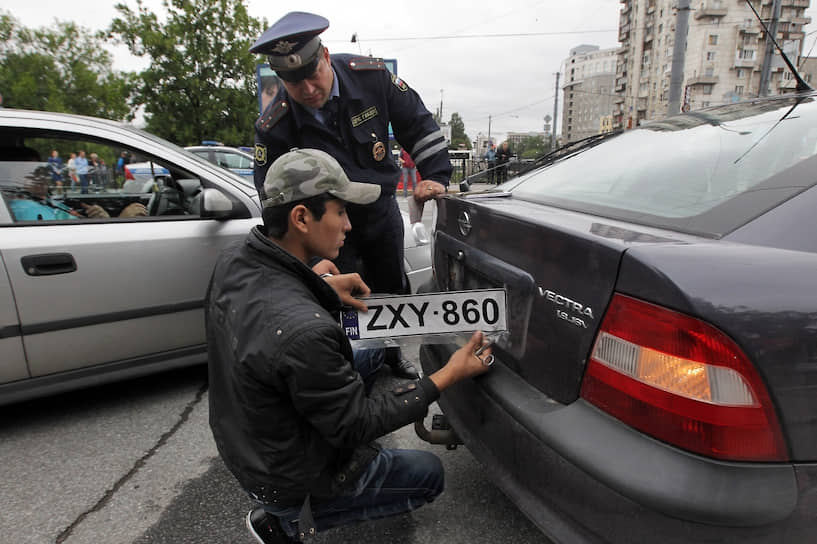 Злостных нарушителей на машинах с иностранными номерами остановят для проверки и заставят уплатить все штрафы