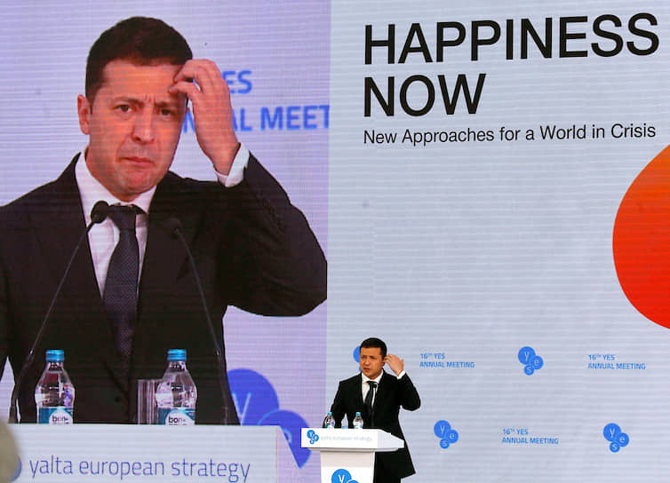 Президент Украины Владимир Зеленский всерьез задумался над тем, что такое счастье и как сделать всех украинцев счастливыми 