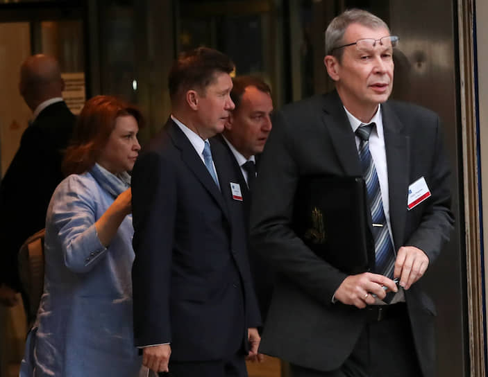 Глава «Газпрома» Алексей Миллер (в центре) на переговорах в Брюсселе столкнулся с тем, что российская внешняя политика оттеснила коммерческие интересы монополии на задний план
