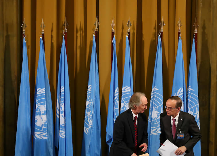 Спецпосланник генсека ООН по Сирии Гейр Педерсен (слева) и  глава делегации сирийской оппозиции в Конституционном комитете Хади аль-Бахра