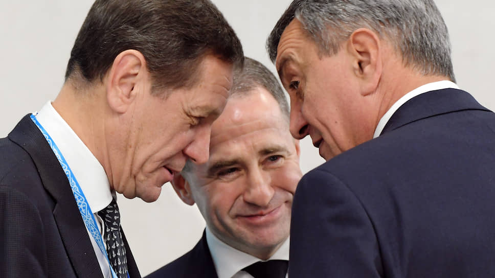 Члены российской делегации (слева направо: Александр Жуков, Михаил Бабич, Сергей Меняйло) были в Омске едины, по крайне мере композиционно