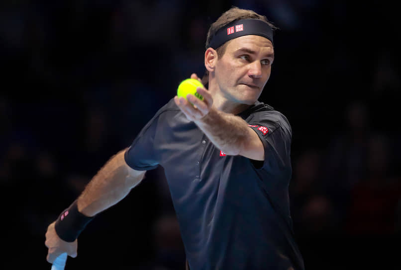 Роджер Федерер (на фото) после поражения в первом туре Nitto ATP Finals от Доминика Тима взял верх над Маттео Берреттини и сохраняет шансы на выход в 1/2 финала
