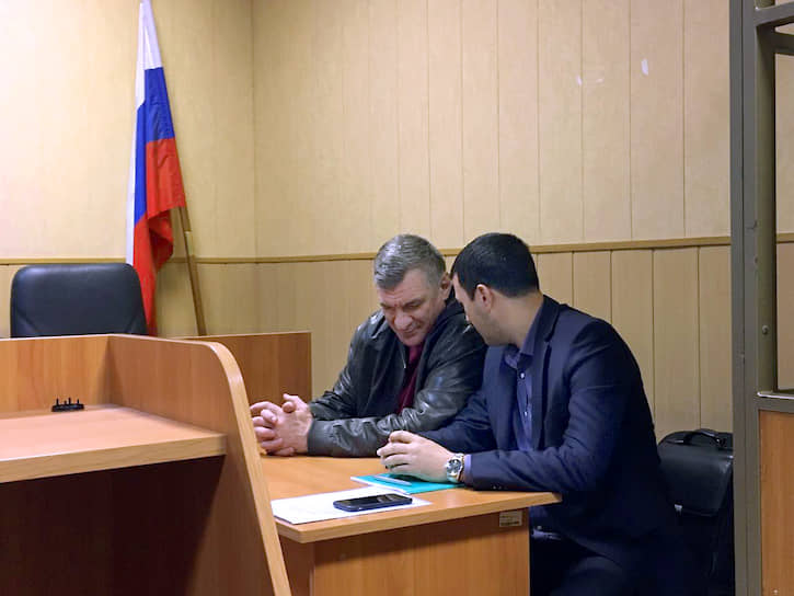 Глава ростовского ГУ ФСИН Муслим Даххаев (слева)