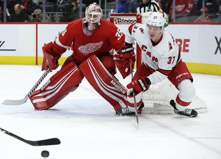Во втором сезоне в НХЛ Андрей Свечников претендует на попадание в десятку лучших бомбардиров чемпионата