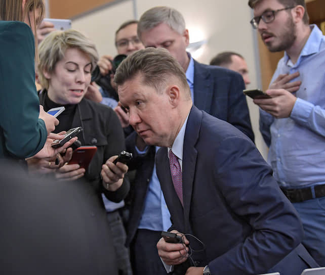 Главе «Газпрома» Алексею Миллеру перед пресс-конференцией Владимира Путина не давали присесть