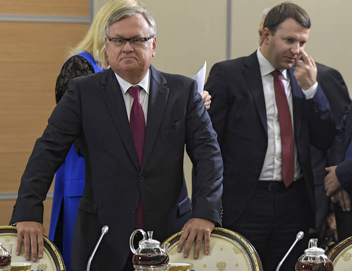 Глава ВТБ Андрей Костин в отличие от министра экономического развития Максима Орешкина уверен в себе как никогда раньше