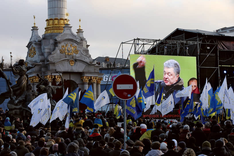 Митинг на Майдане выглядел скорее как мероприятие партии Петра Порошенко