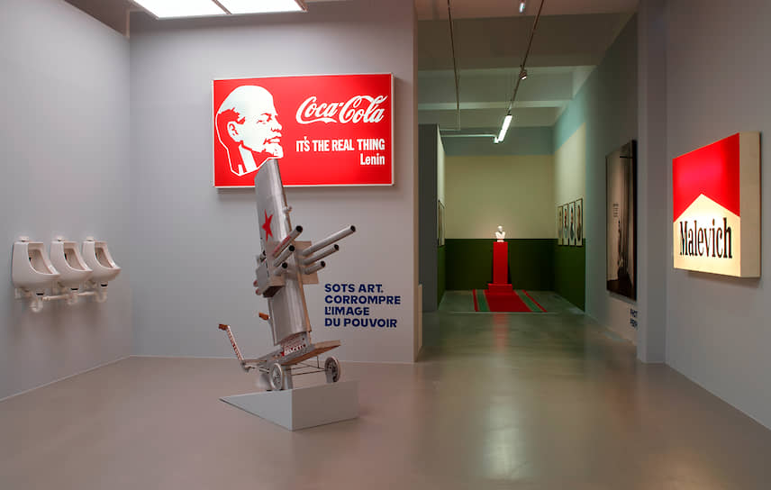В центре экспозиции судьба коллекции, собранной в 1984–2008 годах Андреем Ерофеевым и его командой для музея Царицыно