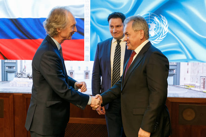 Министр Обороны Сергей Шойгу (справа) и спецпосланник генерального секретаря ООН по Сирии Гейр Педерсен