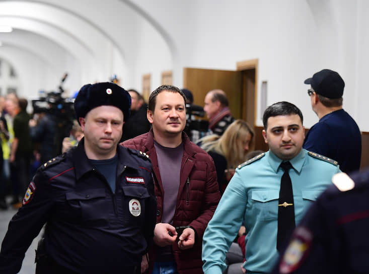 Игорь Ляховец (в центре) считает, что против него и его бывших коллег у следствия нет никаких доказательств