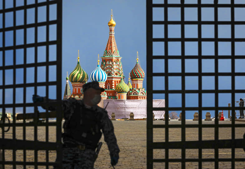 После праздников Москва начнет отмену противовирусных ограничений с введения обязательного ношения масок