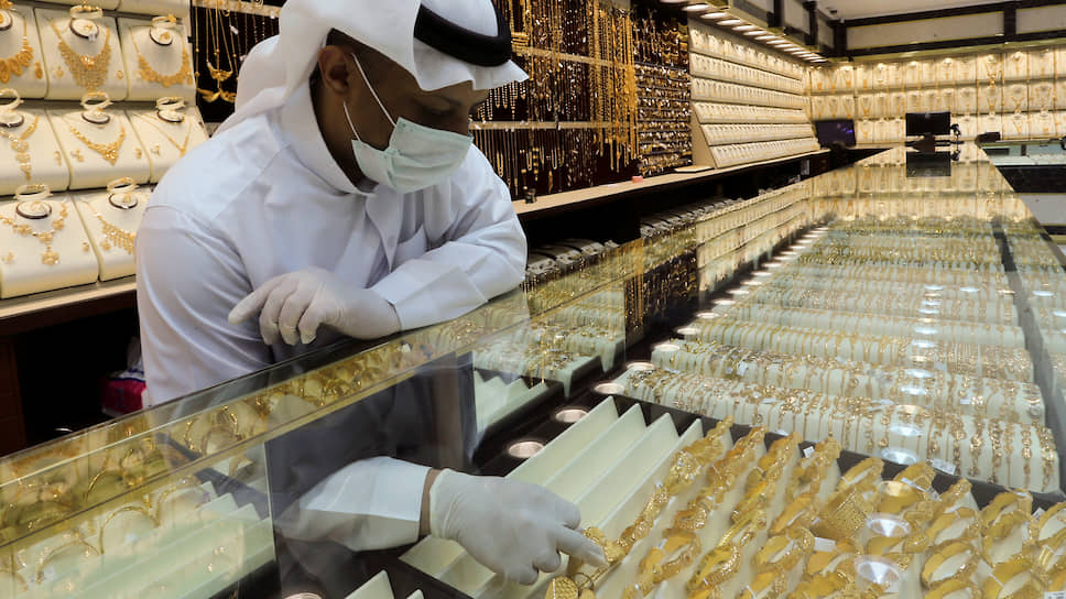 Несмотря на сложную эпидемиологическую ситуацию, 4 мая в Саудовской Аравии вновь открылись непродовольственные магазины. Но покупателей там немного