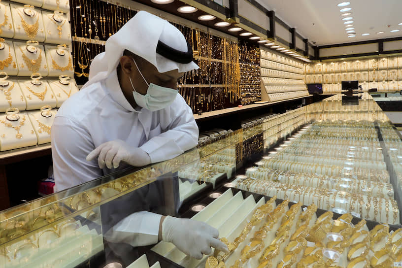 Несмотря на сложную эпидемиологическую ситуацию, 4 мая в Саудовской Аравии вновь открылись непродовольственные магазины. Но покупателей там немного