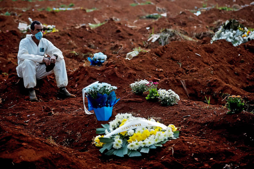Отказ президента Бразилии Жаира Болсонару вводить по всей стране меры изоляции привел к тому, что в некоторых районах (на фото: Сан-Паулу) мест на кладбищах уже не хватает