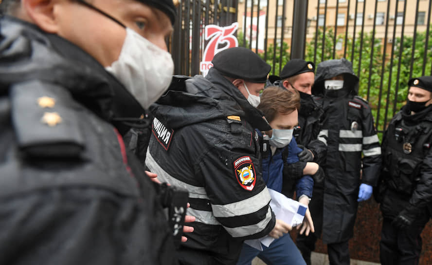 Задержание участника одиночного пикета в Москве