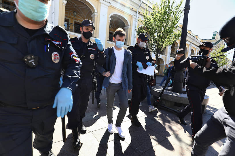 Задержание участника одиночного пикета в Санкт-Петербурге