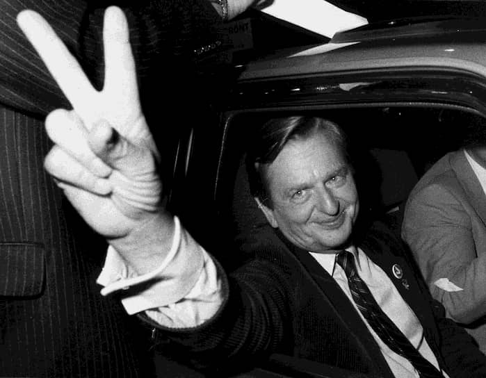 Это самая известная фотография Улофа Пальме, сделанная после победы его партии на выборах 19 сентября 1982 года. Его убийство в 1986 году потрясло не только Швецию, но и весь мир
