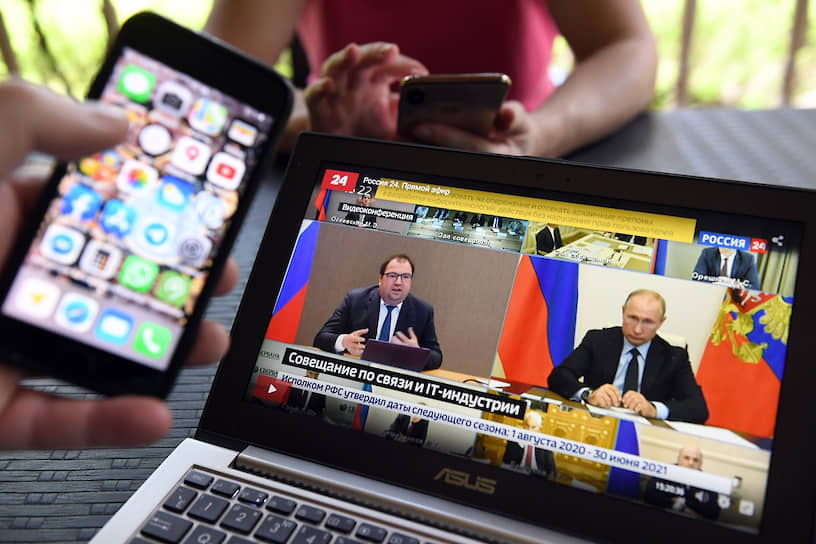 Владимир Путин услышал о проблемах в сфере телекоммуникаций по видеосвязи