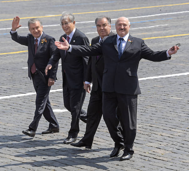 Президент Белоруссии Александр Лукашенко, приехав в Москву, на людей посмотрел, а главное, себя показал