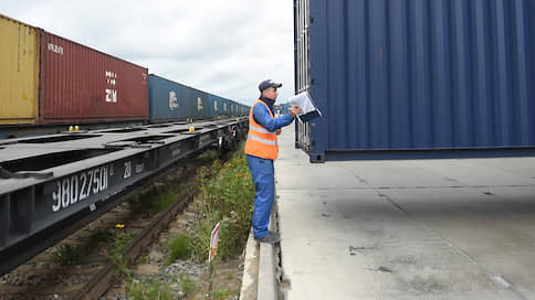 Контейнеры ищут место в полувагонах  / ОАО РЖД испытывает новые способы креплений