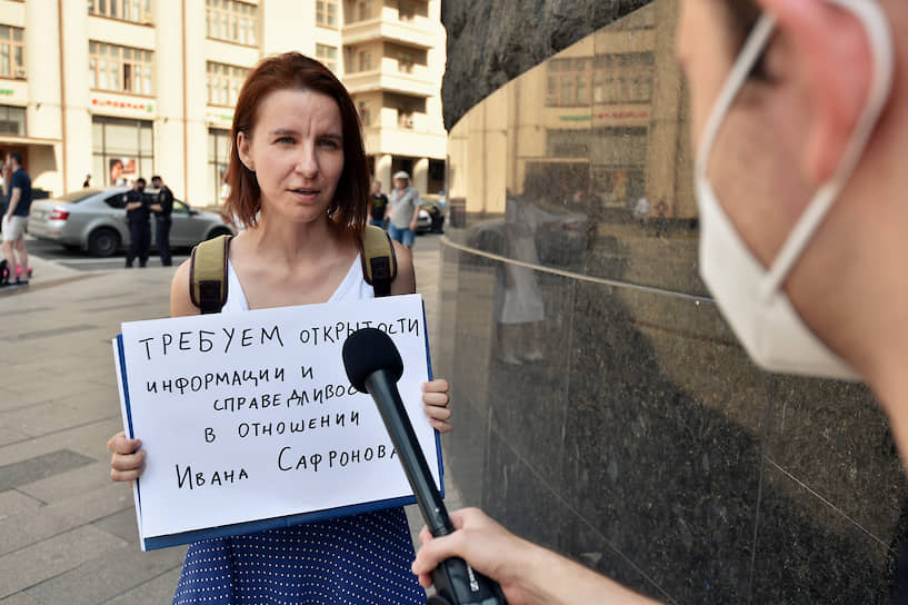 Вышедшую первой на пикет Елену Черненко обвинили в нарушении правил поведения при чрезвычайной ситуации или угрозе ее возникновения