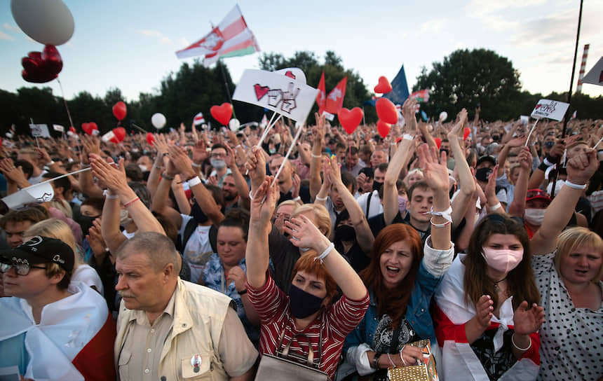 Митинг в поддержку кандидата в президенты Белоруссии Светланы Тихановской