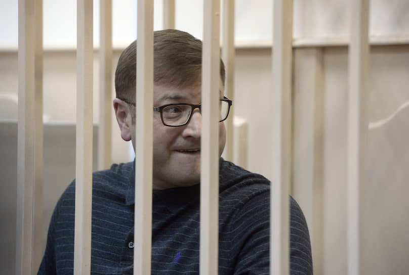 Пока Дмитрия Михальченко судят по делу о хищениях, было решено уничтожить элитный алкоголь, за контрабанду которого бизнесмен получил первый срок