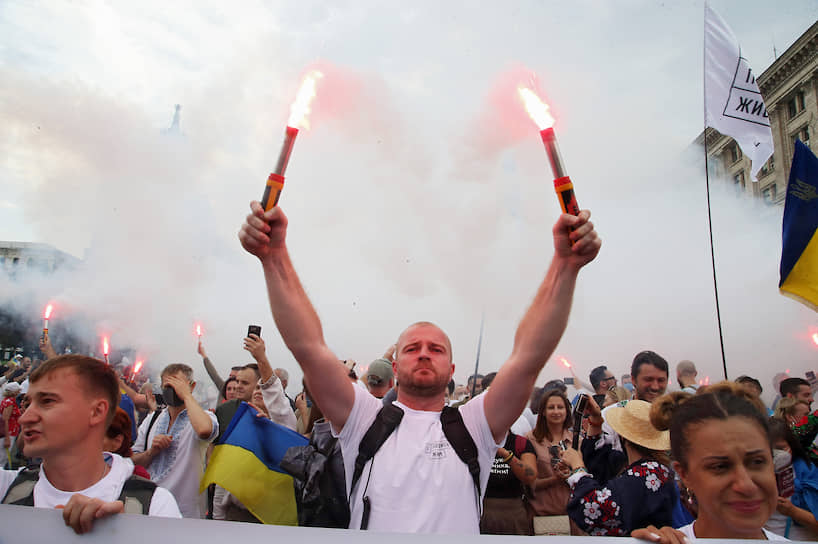  Участники «Марша защитников Украины»