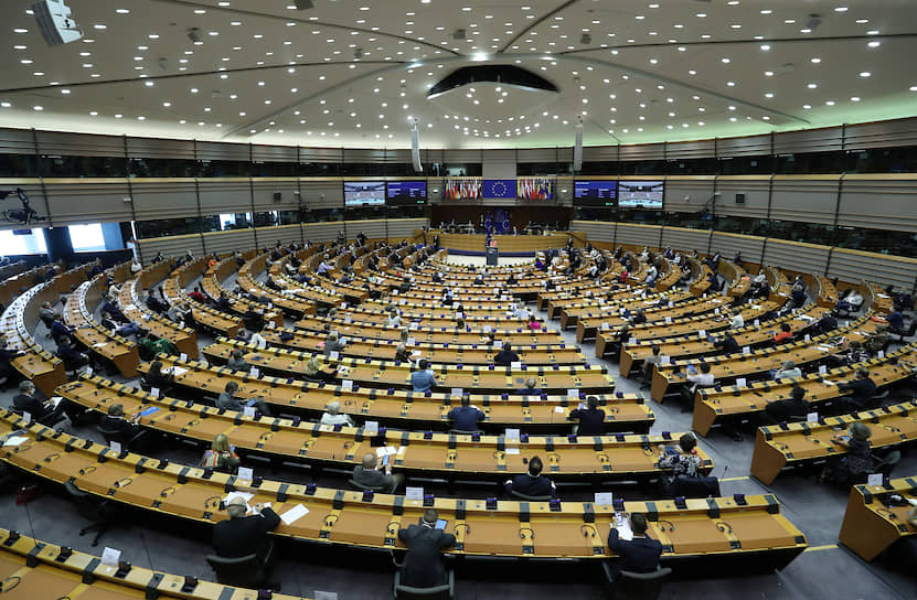 Депутаты на пленарной сессии Европарламента