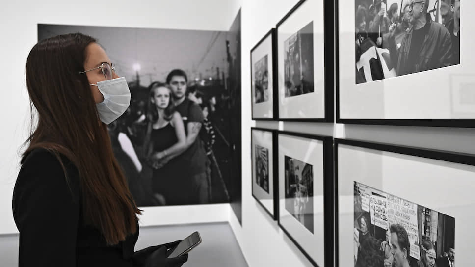 На черно-белых снимках Игоря Мухина лужковская Москва выглядит необычайно колоритной