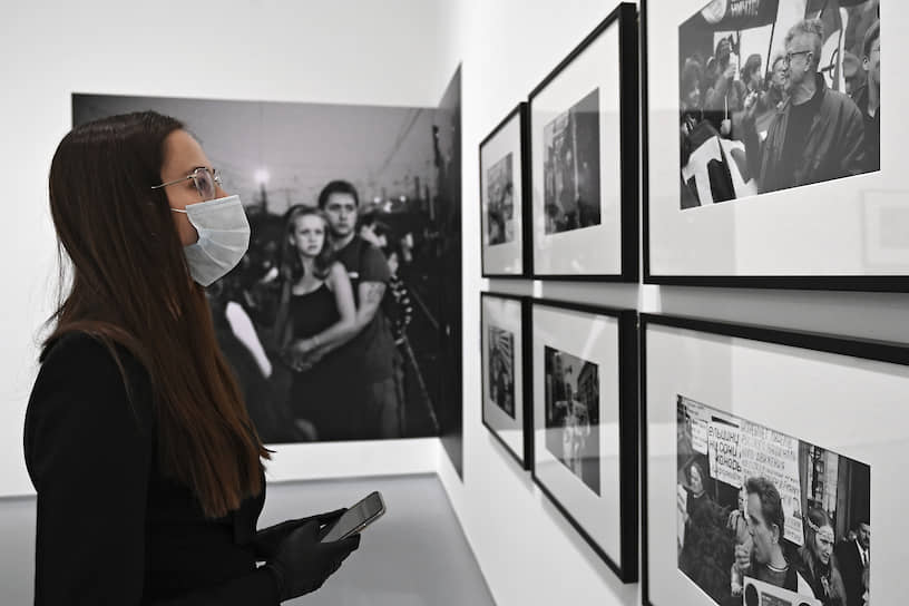 На черно-белых снимках Игоря Мухина лужковская Москва выглядит необычайно колоритной
