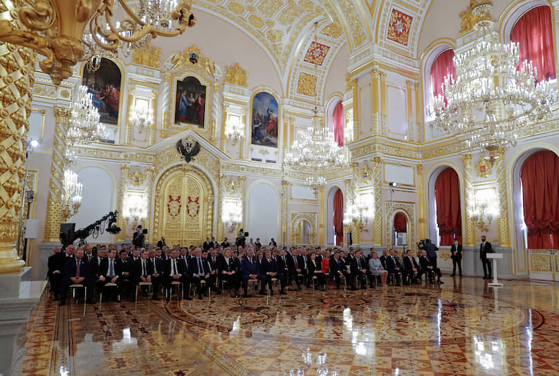 В кремлевских палатах верхняя палата смотрелась сиротливо без нижней