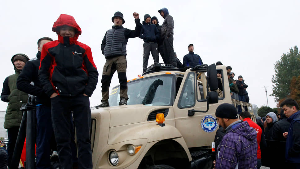 Беспорядки в Киргизии привели к разграблению месторождений