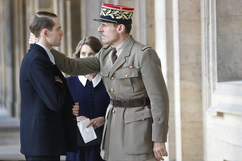 Экранный де Голль (Ламбер Вильсон) уже в 1940-м готов быть суровым, но любящим отцом всех французов